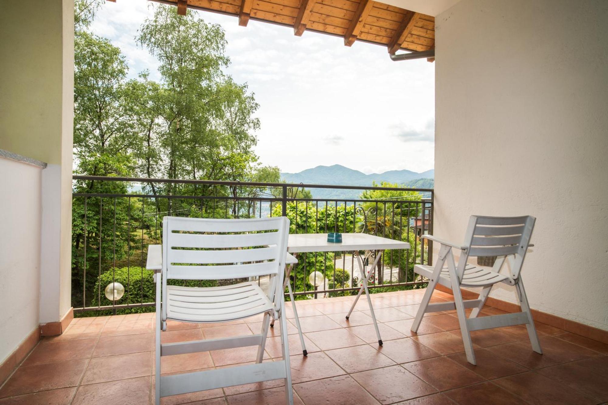 Madonna Della Neve Hotel Pettenasco Exterior foto